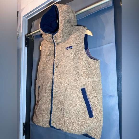 Patagonia Hooded Reversible Insulated Girls Vest - Picture 8 of 11